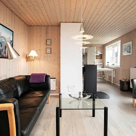 6 Person Holiday In V